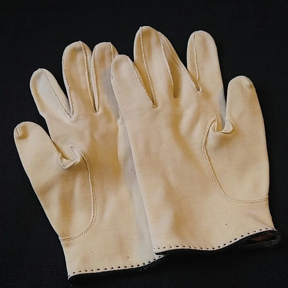 Lovely retro pair vintage gloves